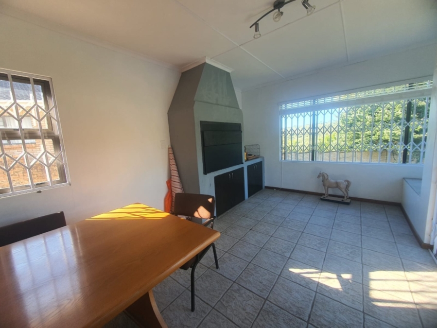 To Let 4 Bedroom Property for Rent in Beacon Bay Eastern Cape